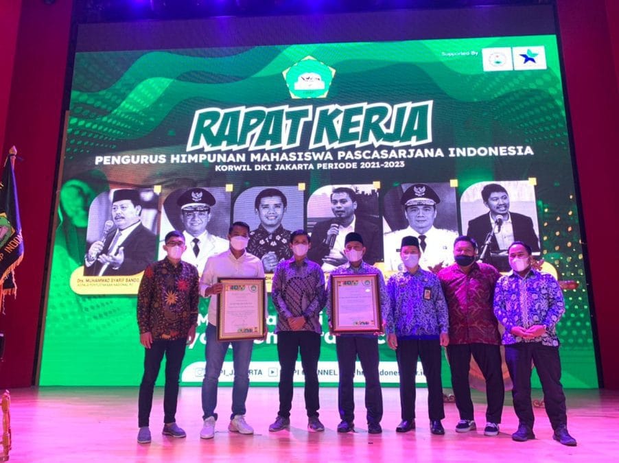 Gubernur DKI Jakarta dan Ketua Umum HMPI Raih Penghargaan HMPI Jakarta Award