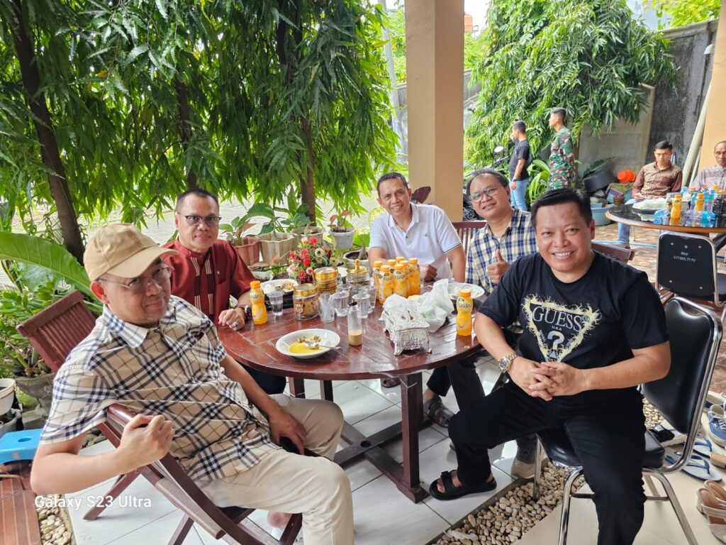 Pasca Idul Fitri Brigjend Suryadi Dikerumuni Sahabat, Kenang Masa Putih Abu-Abu Sampai Kampus Unhas