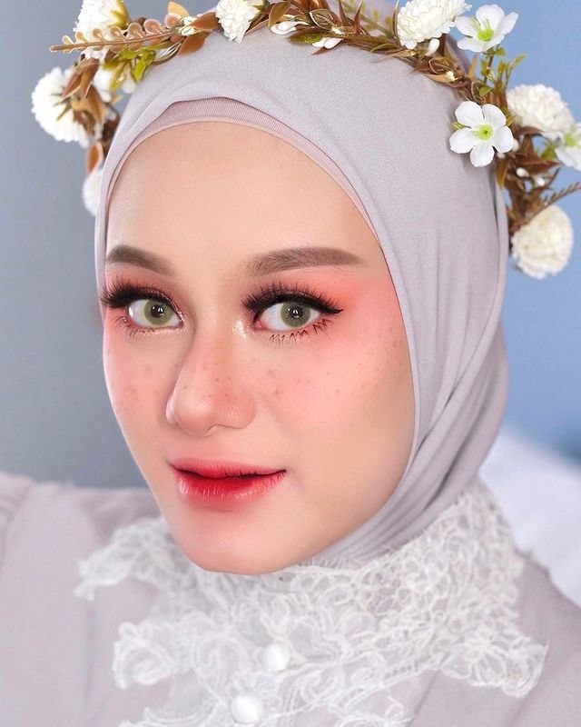 Dinda Hauw