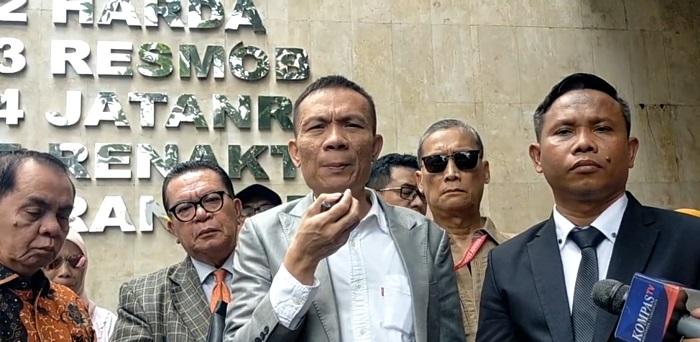Rismon Sianipar Tuntut Transparansi Nilai Akademik Jokowi: “Rektor UGM Harus Buktikan Kelengkapan Administrasi!”